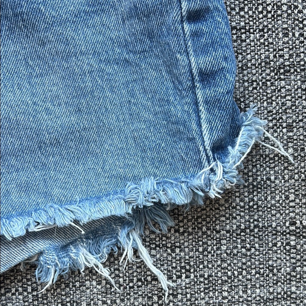 Levi Ribcage Denim Short - Picture 2 of 4